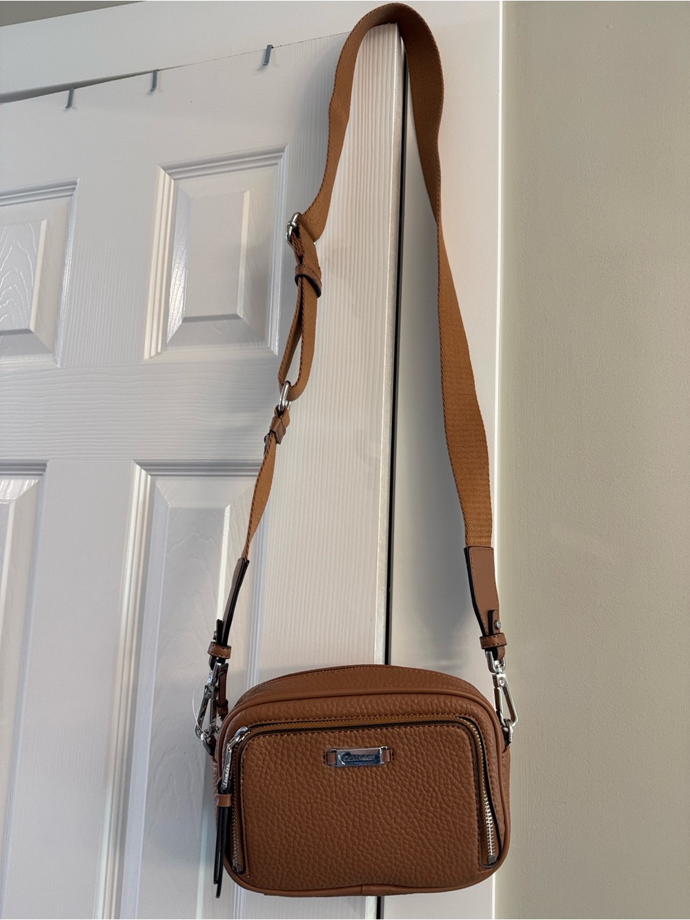 Calvin Klein Tan Pebble PU Leather Crossbody Camera Bag with Adjustable Strap - Picture 8 of 8